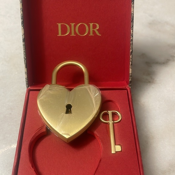 NIB Dior Lock 🔒 And Key 🔑 - Picture 4 of 6